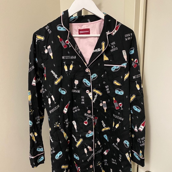 WINE ENTHUSIAST ‘Rise & Wine’ Night Shirt - Picture 2 of 4